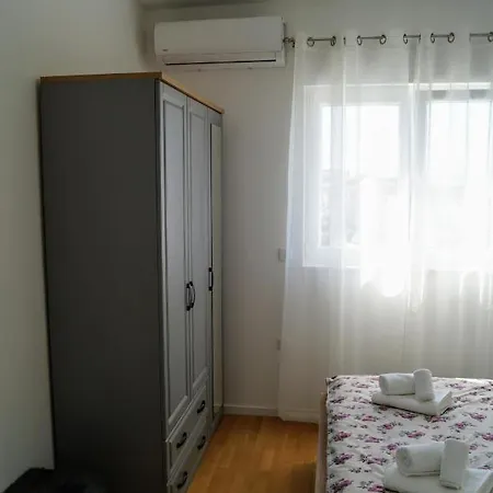 Ivona With Beautiful Seaview Makarska