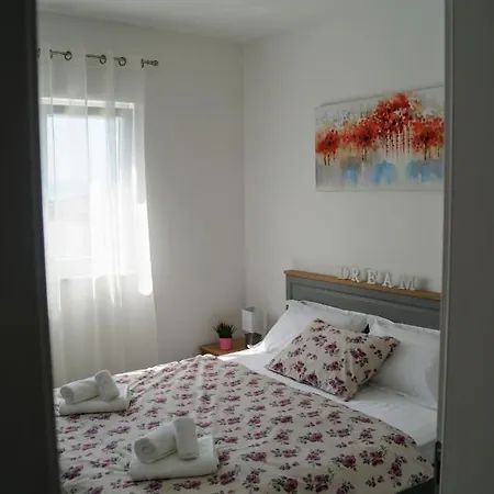 Ivona With Beautiful Seaview Makarska