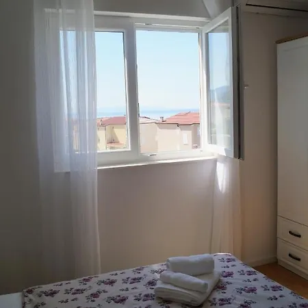 Apartman Ivona With Beautiful Seaview Makarska