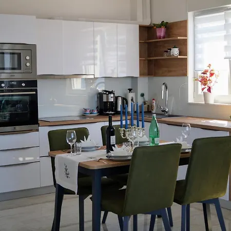Ivona With Beautiful Seaview Apartment *