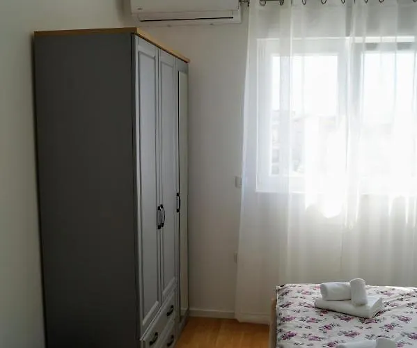 Ivona With Beautiful Seaview Makarska