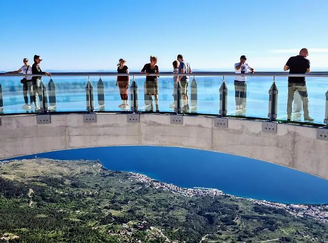 Ivona With Beautiful Seaview Apartment