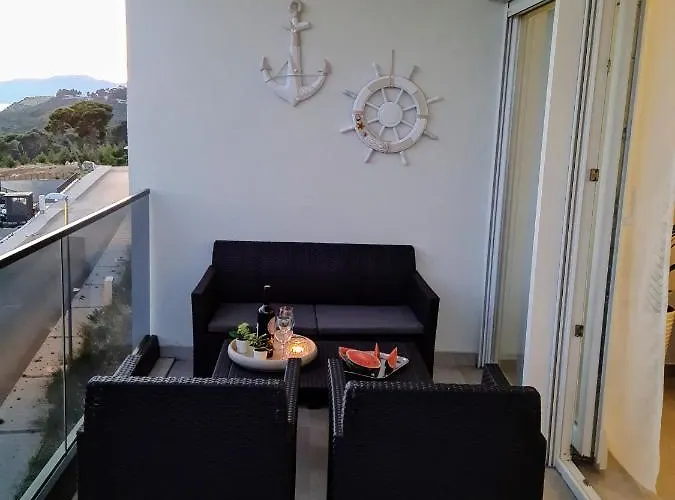 Ivona With Beautiful Seaview Apartment *