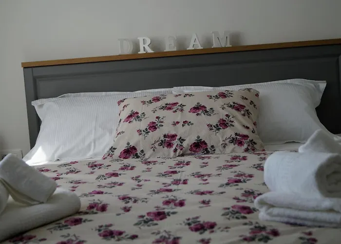 Ivona With Beautiful Seaview Apartment Makarska