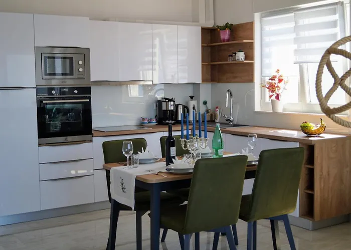 Ivona With Beautiful Seaview Apartment *